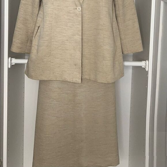 Bellessa Tailored 2 Piece Suit - Picture 2 of 15